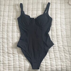Cupshe Slim and Sculpt One Piece Swimsuit NWT